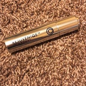 Monat rejuvenique oil